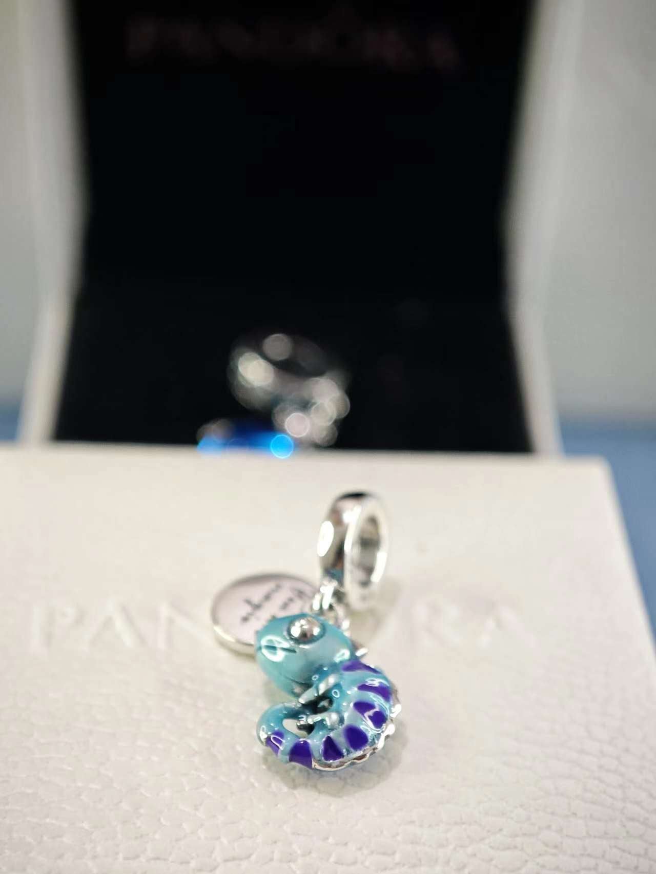 Color-changing Chameleon Dangle Charm