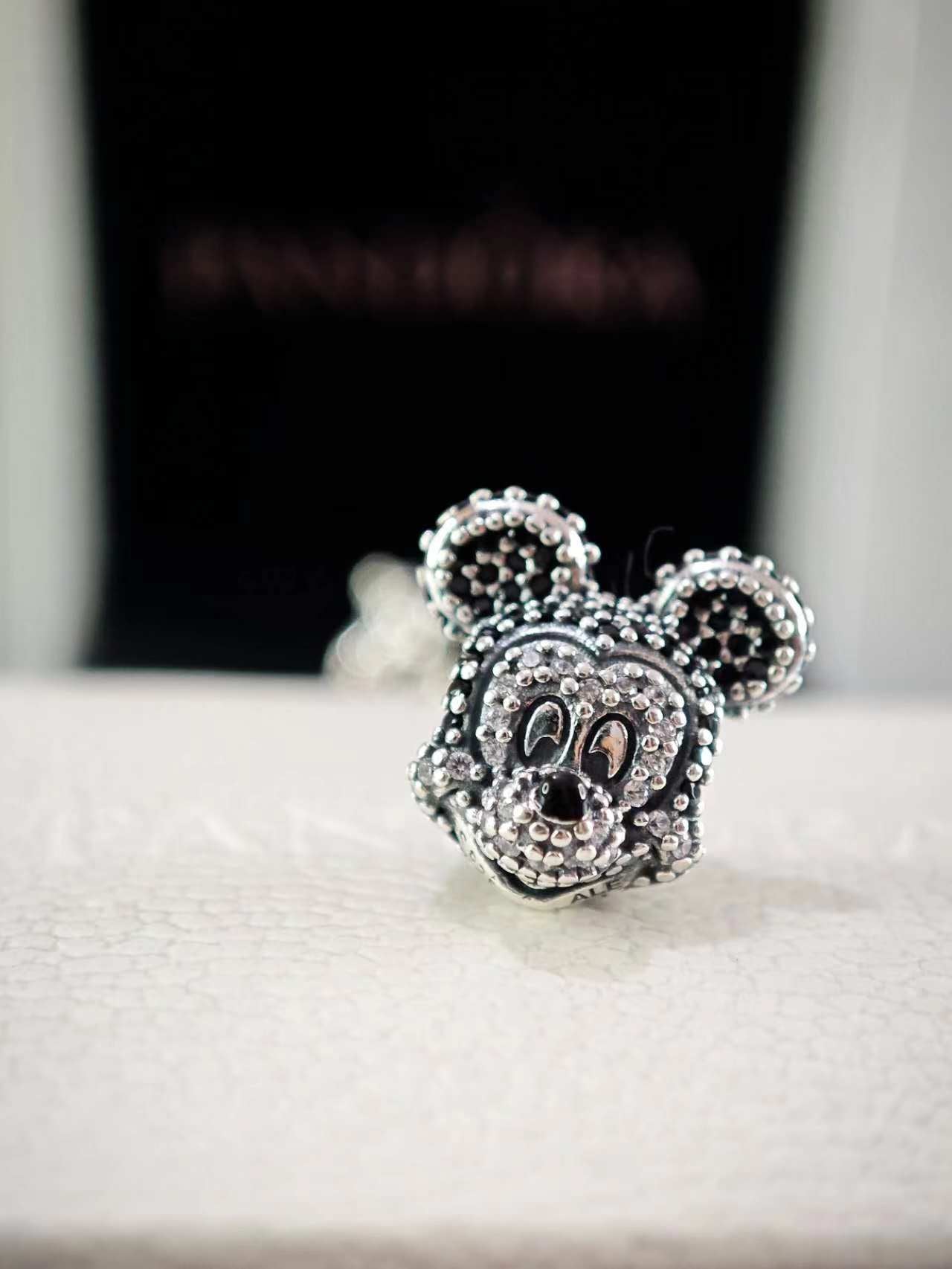 Disney Sparkling Mickey Mouse Portrait Charm