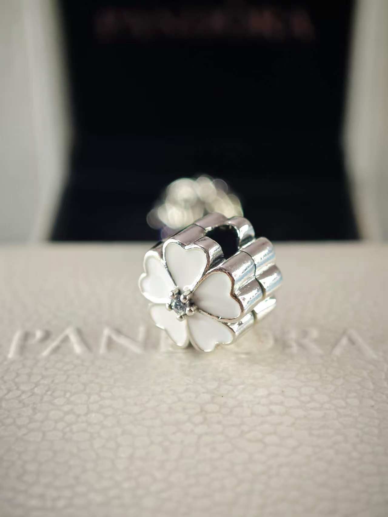 White Primrose Clip