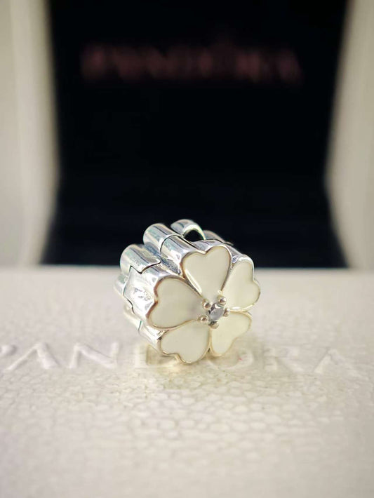 White Primrose Clip