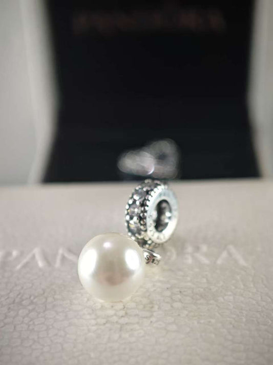 Luminous Elegance Dangle Charm