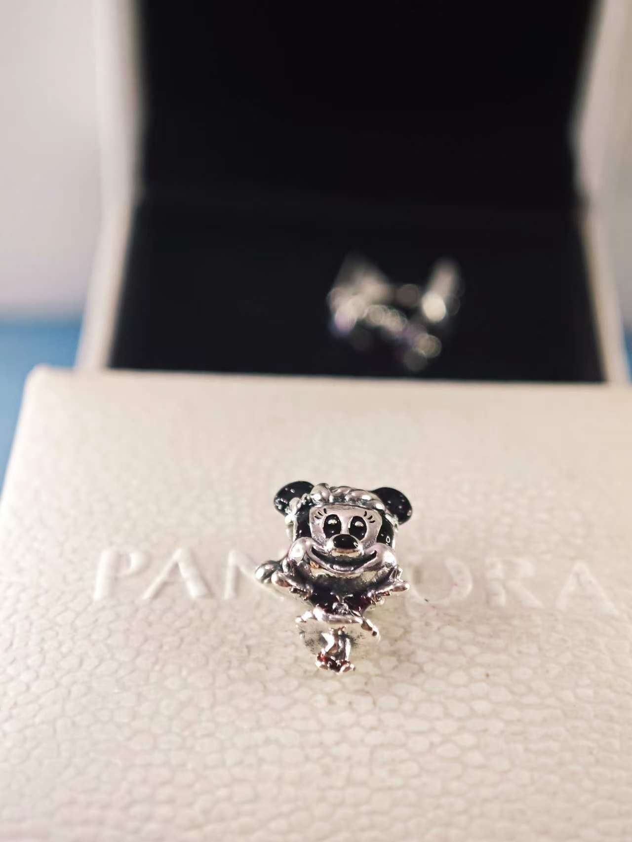 Disney Minnie Mouse Holiday Charm