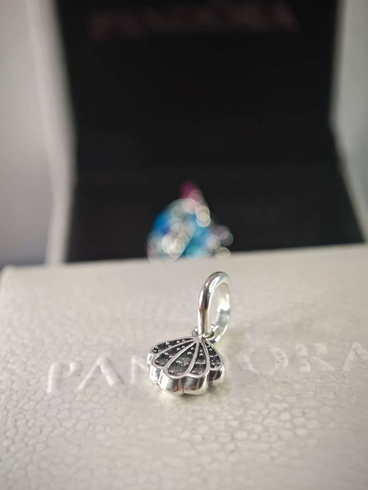 Sparkling Shell Mini Dangle Charm
