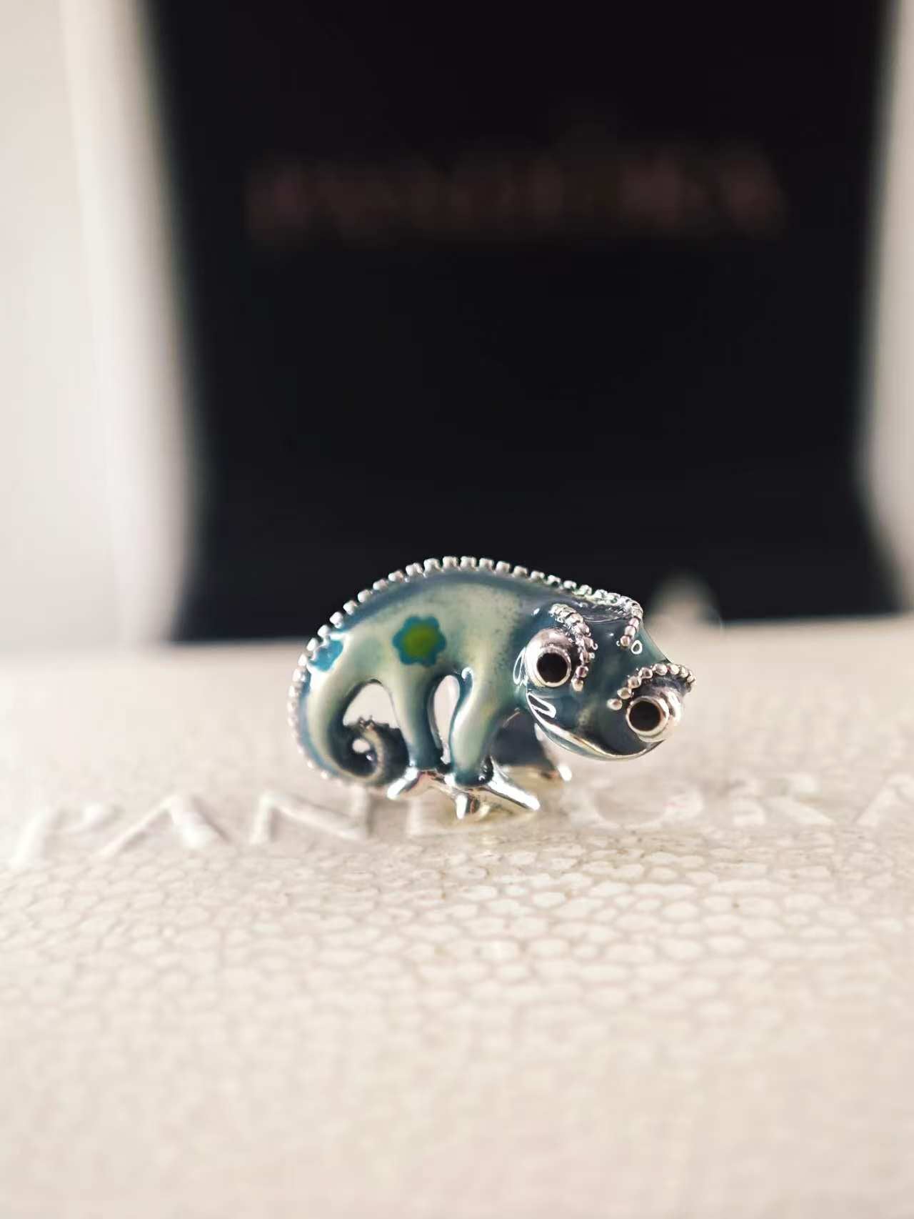 Disney Tangled Pascal Color-changing Charm