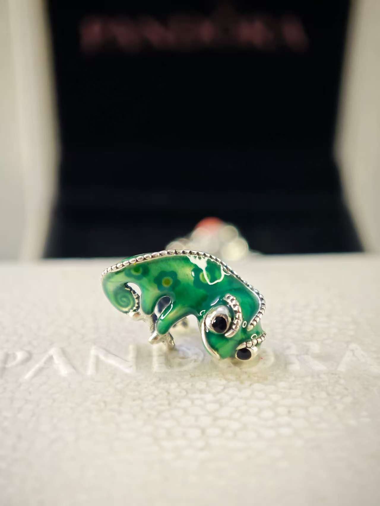 Disney Tangled Pascal Color-changing Charm