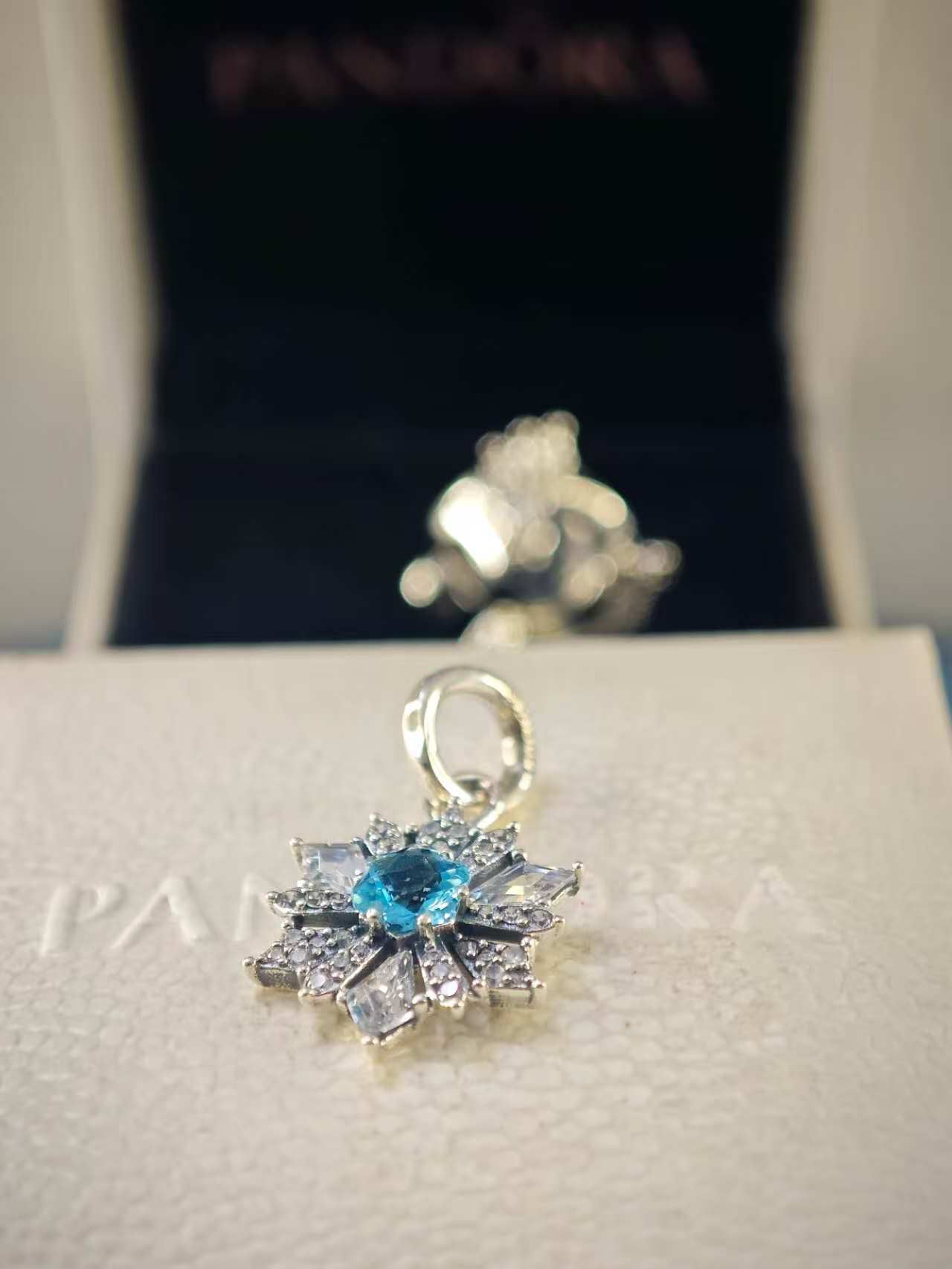Disney Frozen Queen Elsa Snowflake Dangle Charm