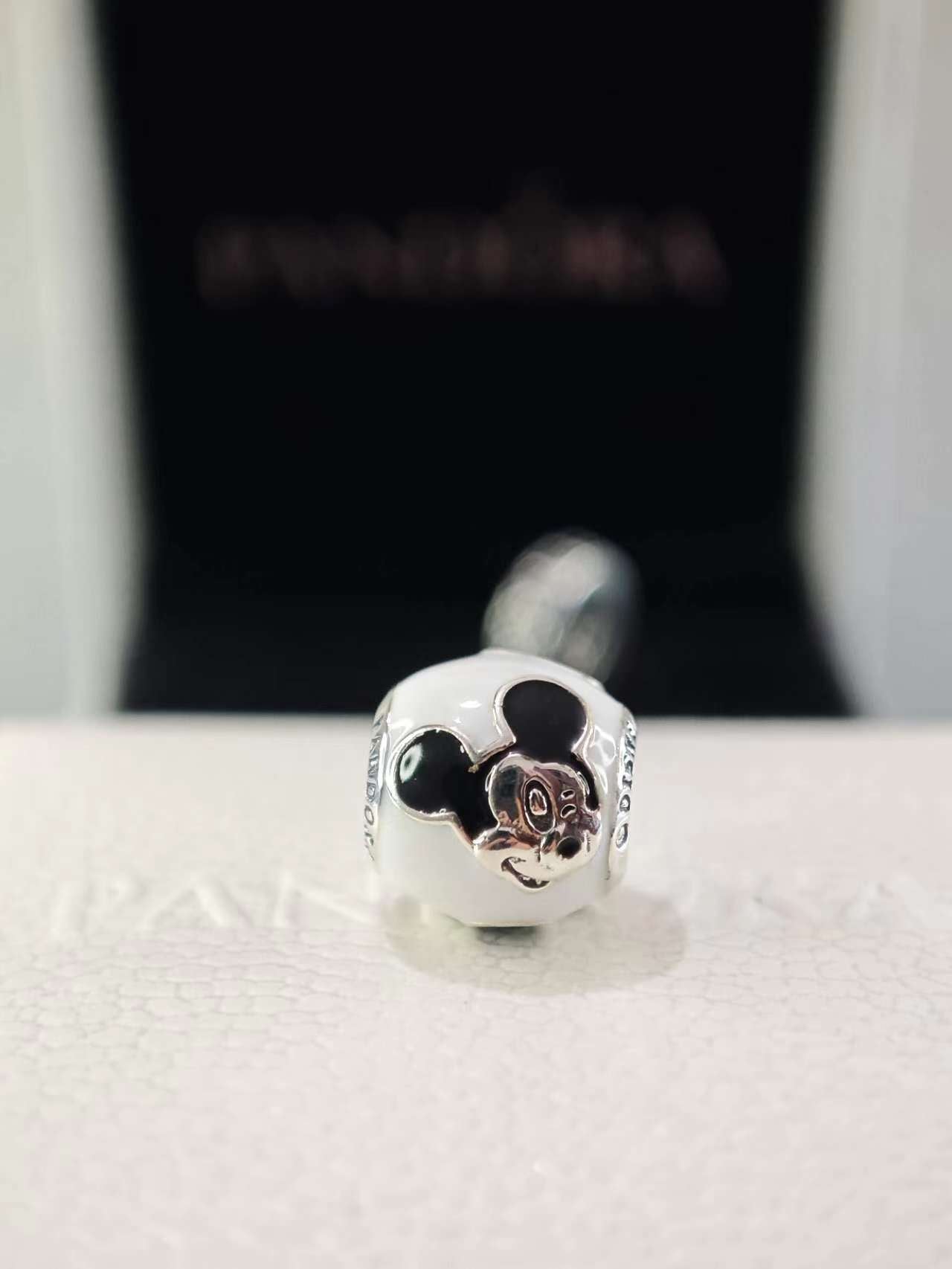 Disney Expressive Mickey Charm