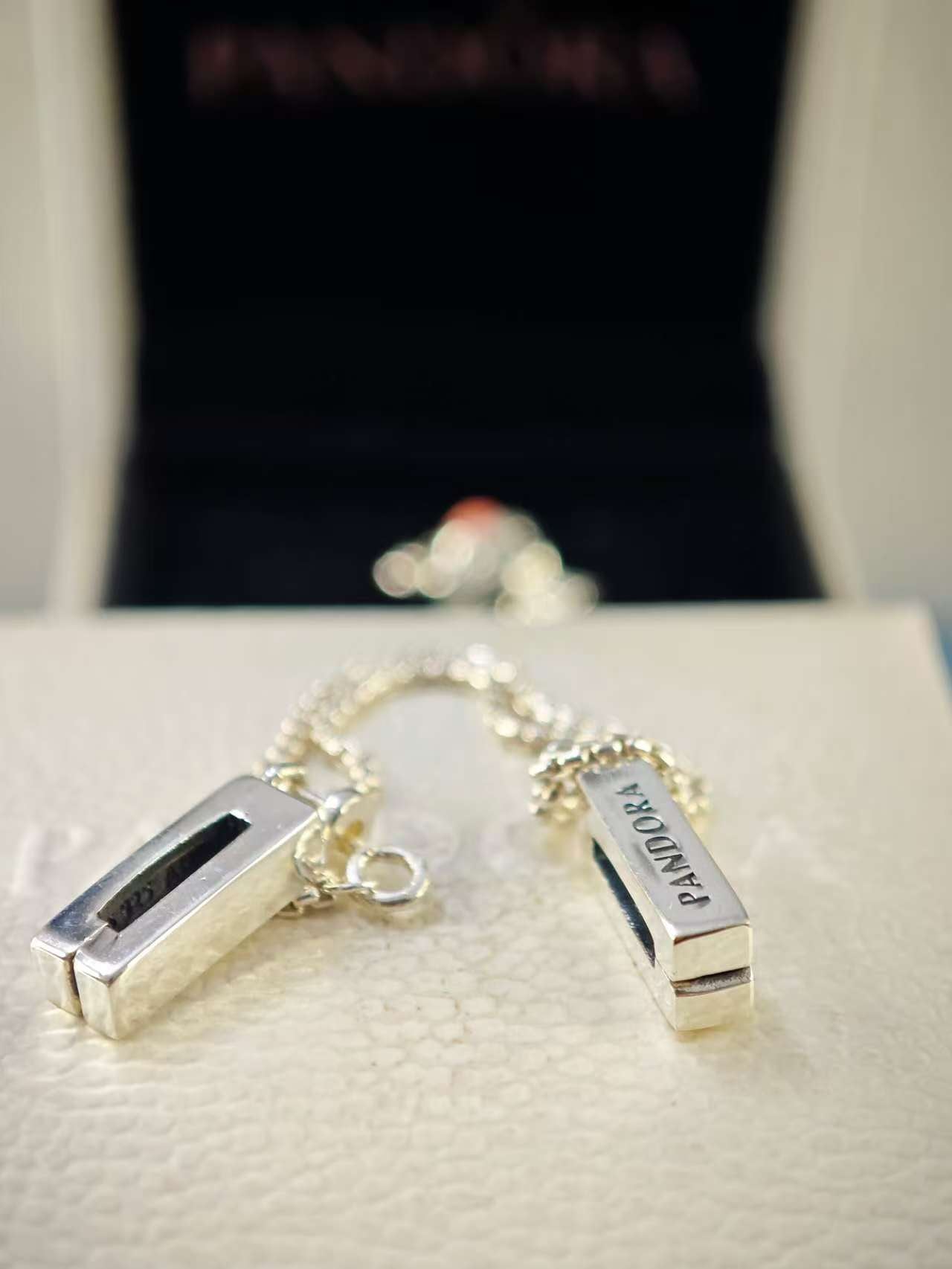 Reflexions Silver Floating Chains
