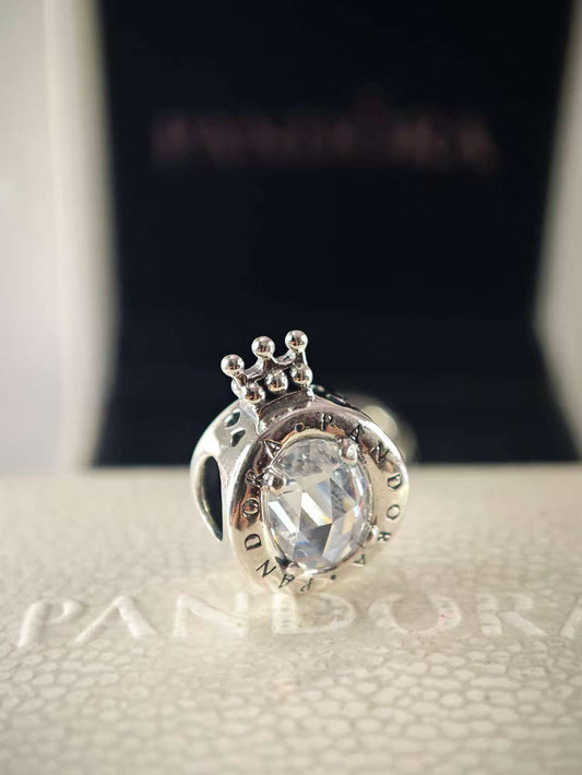 Clear Sparkling Crown O Charm