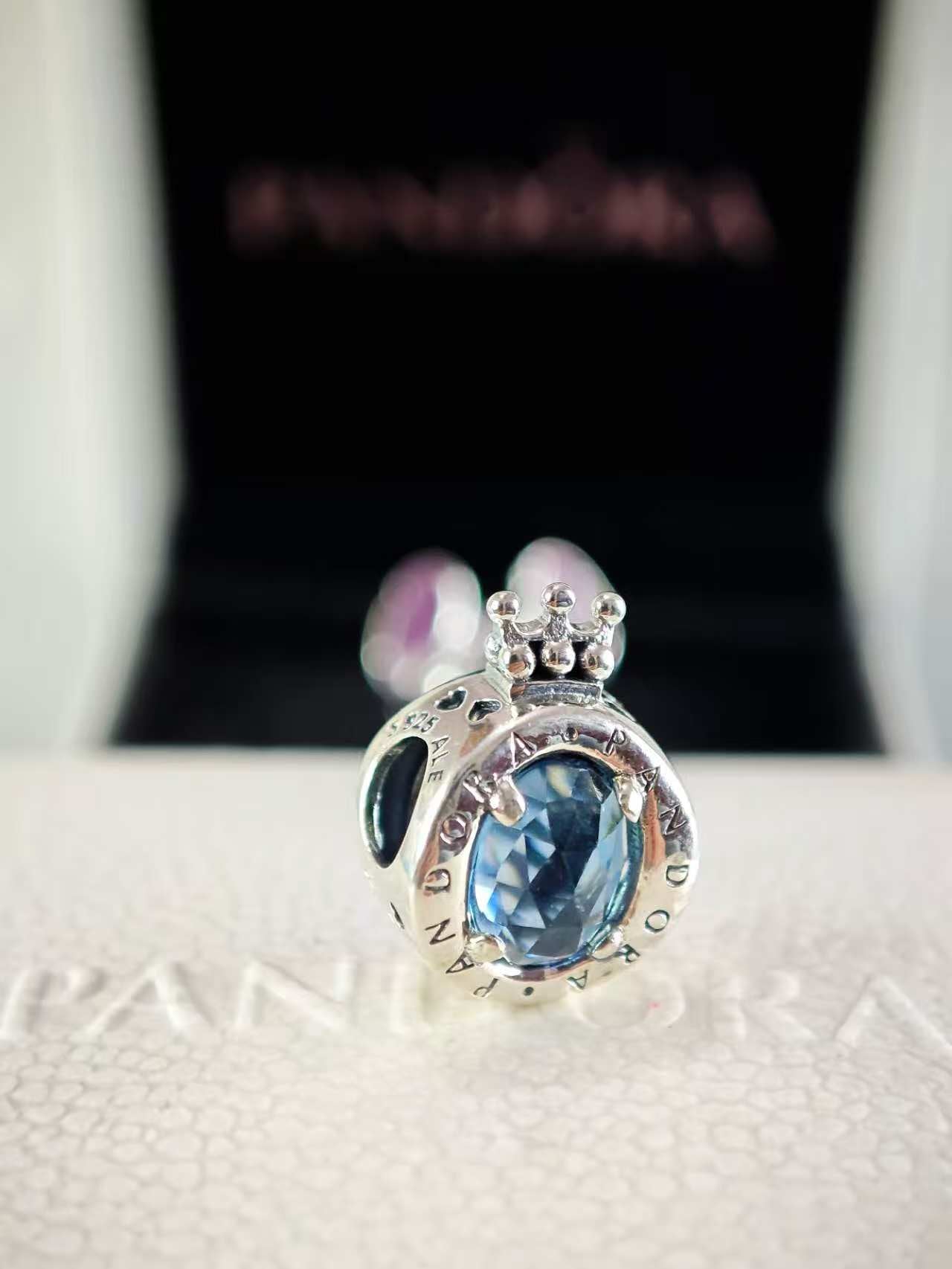 Blue Sparkling Crown O Charm