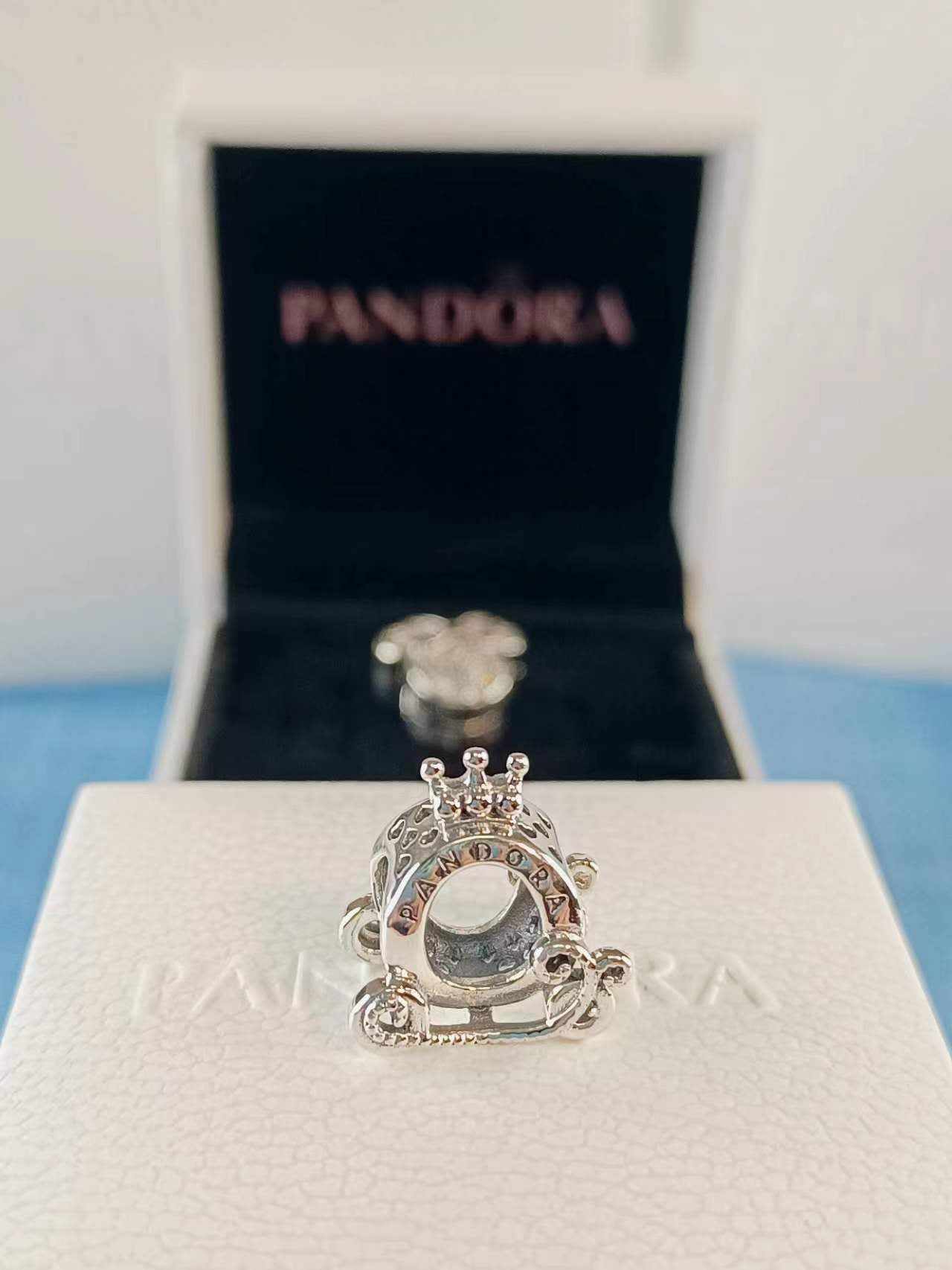 Polished  Crown O Carriage charm