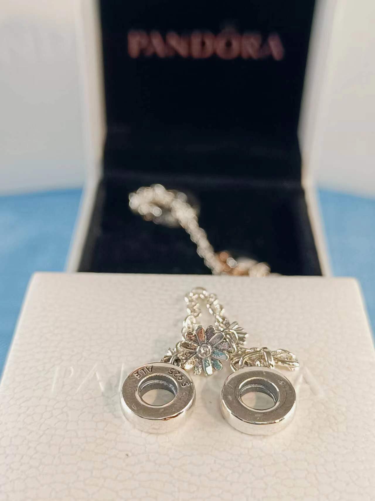 Daisy Flower Safety Chain Charm