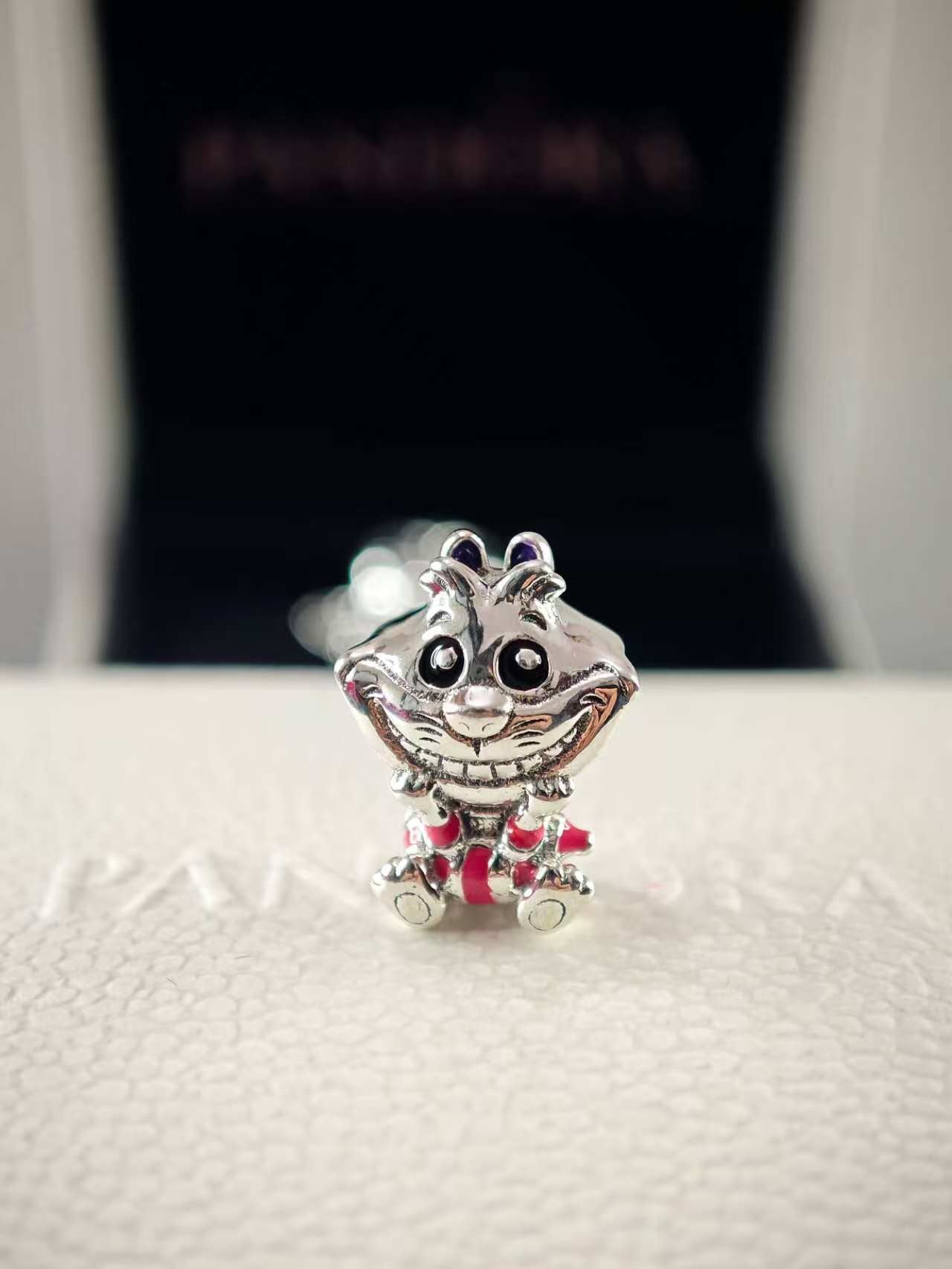 Disney Alice in Wonderland Cheshire Cat Charm