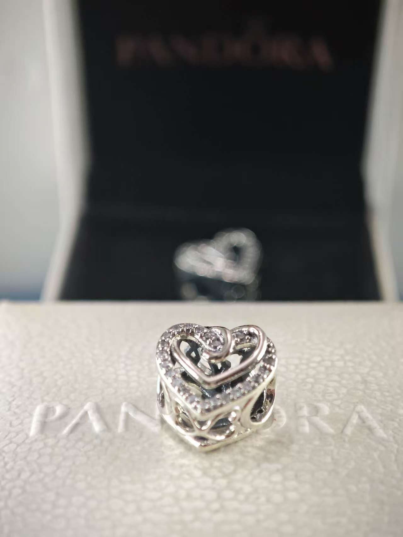 Sparkling Entwined Hearts Charm