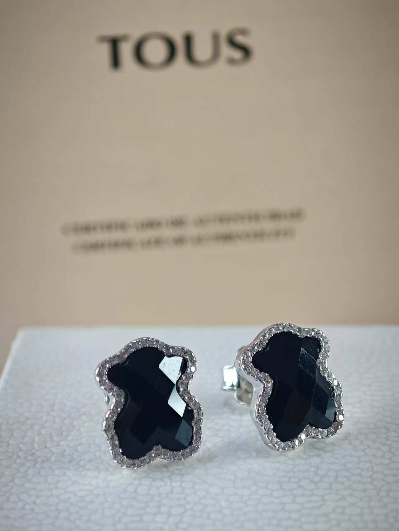 Gold Diamonds Earrings with faceted Onyx Bear motif and diamonds