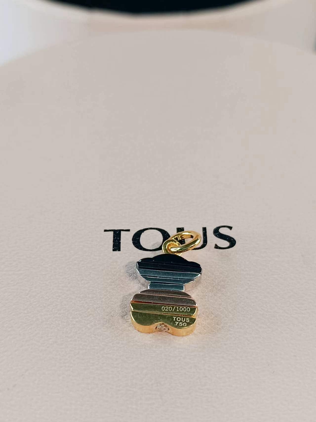 Small Swing Pendant in Gold and Diamonds - Limited Edition