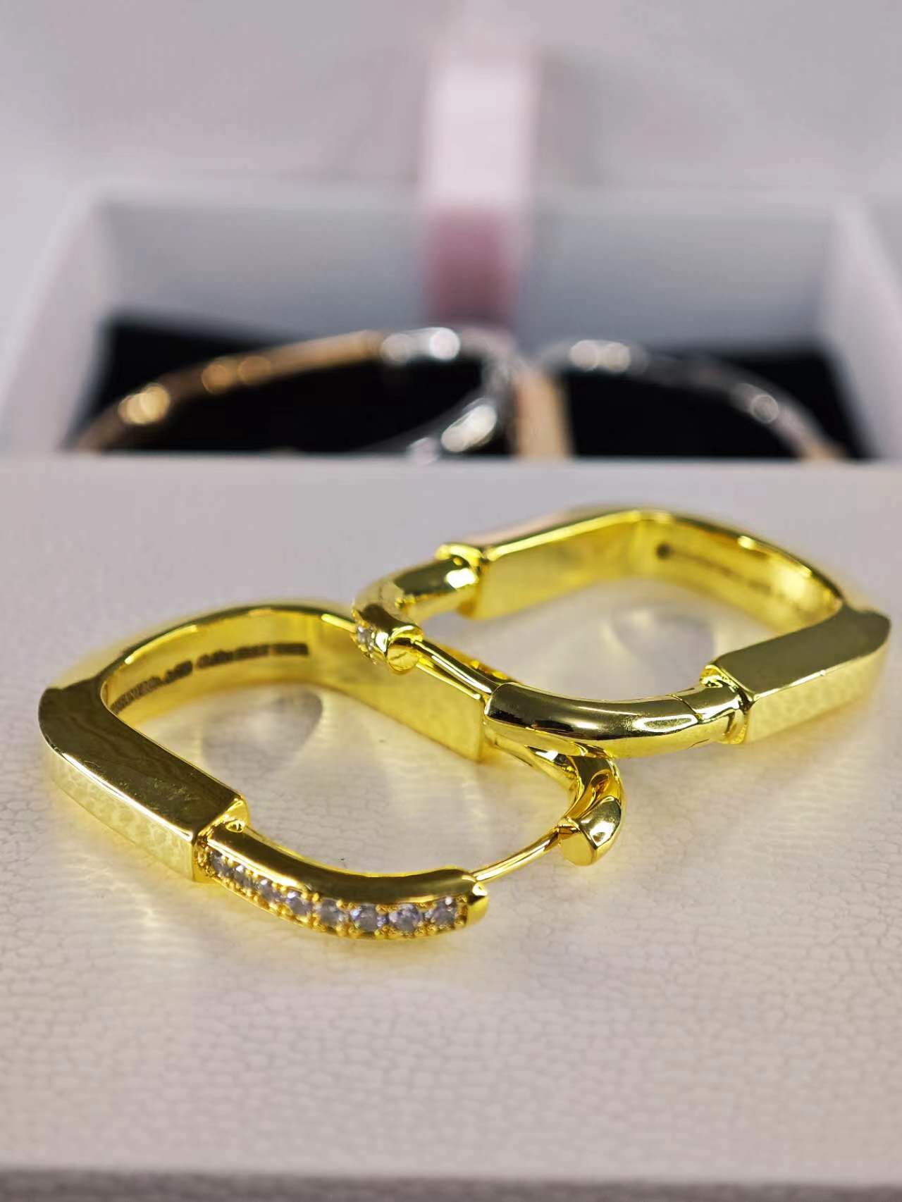 Classic Lock Earrings, Medium, Gold Plated
