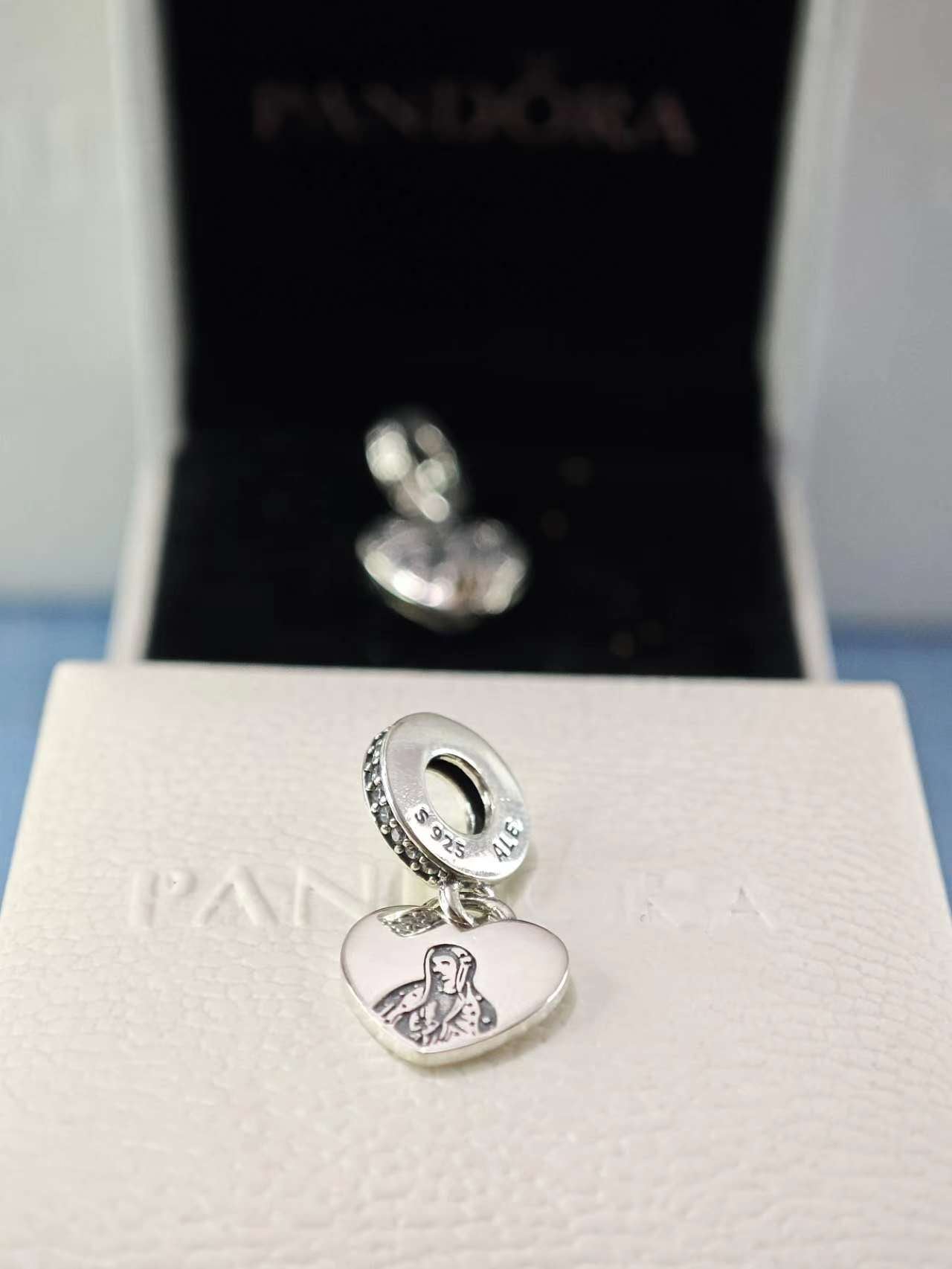 Hermoso Charm Virgen de Guadalupe