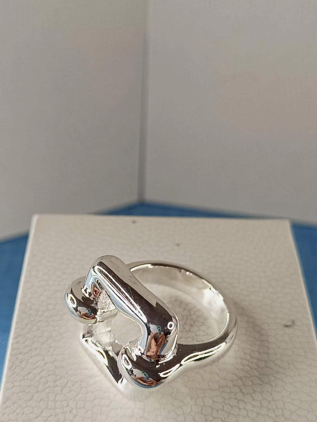 Square Shaped Ring - Femme Fatale