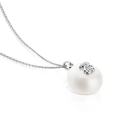 White Gold Puppies Necklace with diamonds and pearls